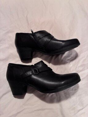 NWOB Size 11M Clarks Verona Ease Black Leather Ankle Bootie Block Heel